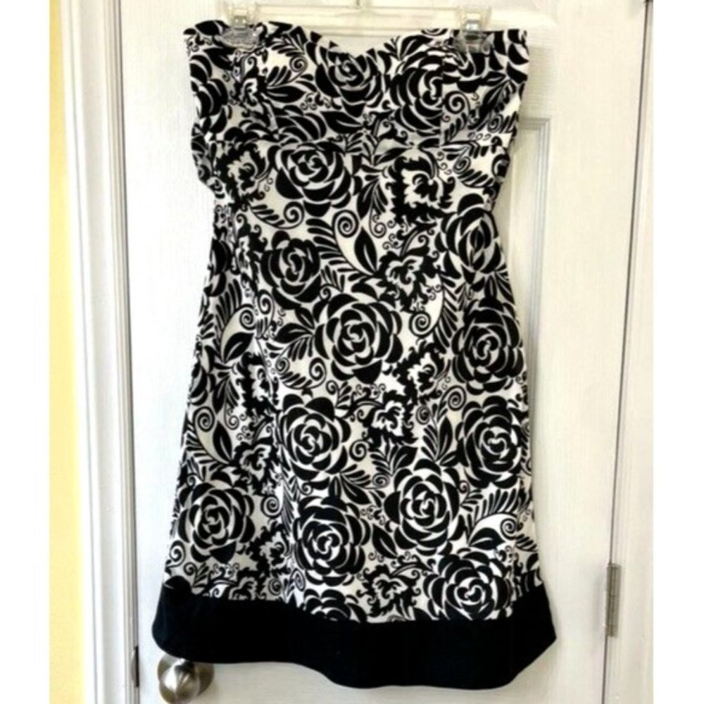 White House Black Market dress size 4 strapless nice for Spring parties